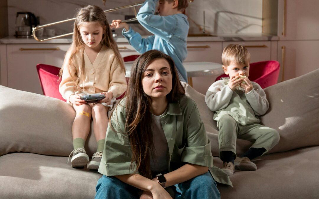 Burn-out parental : pourquoi vouloir être un parent parfait nous épuise (et comment en sortir)